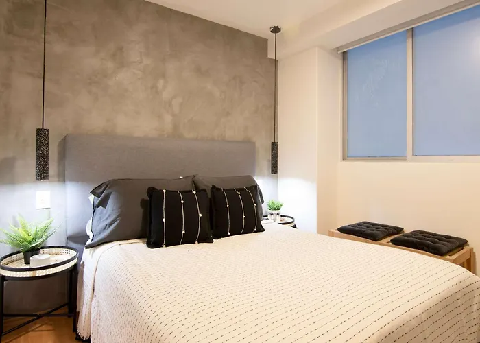 Apartamento In A Calm Beautiful Street Of Roma Norte